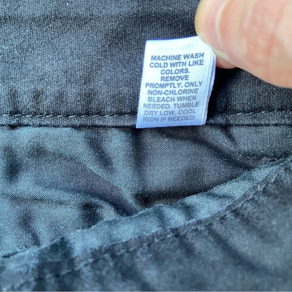 CATO Black Flat Front Pleated Dress Capris Size 8 - Picture 6 of 16